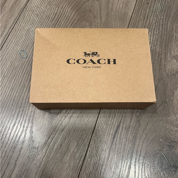 Coach Box - Picture 1 of 4